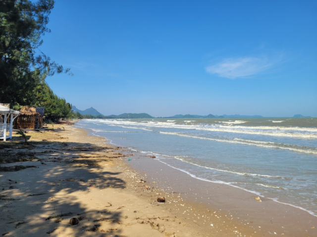 Sam Roi Yot beach with rough waves