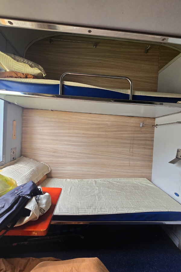 Sleeper train beds