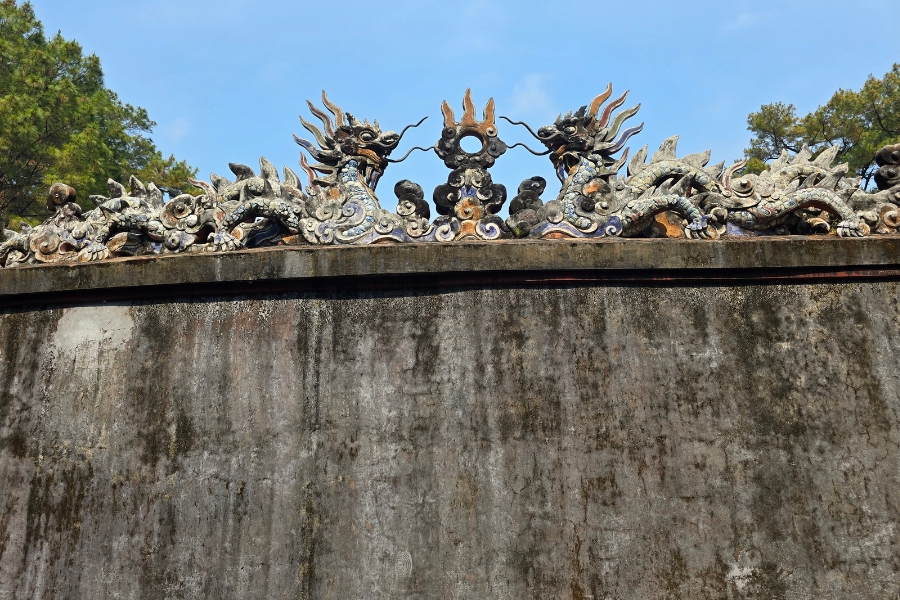 Decoration on the main tomb
