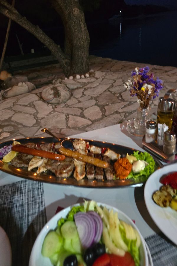 picture of meal, grilled meat, salad and veg