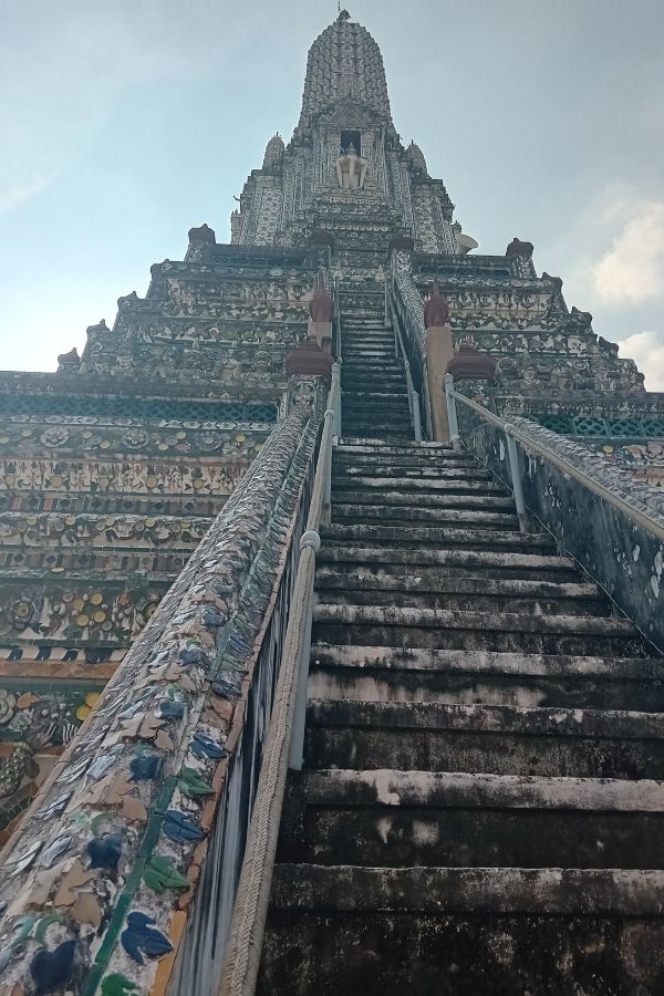 Wat Arun steps