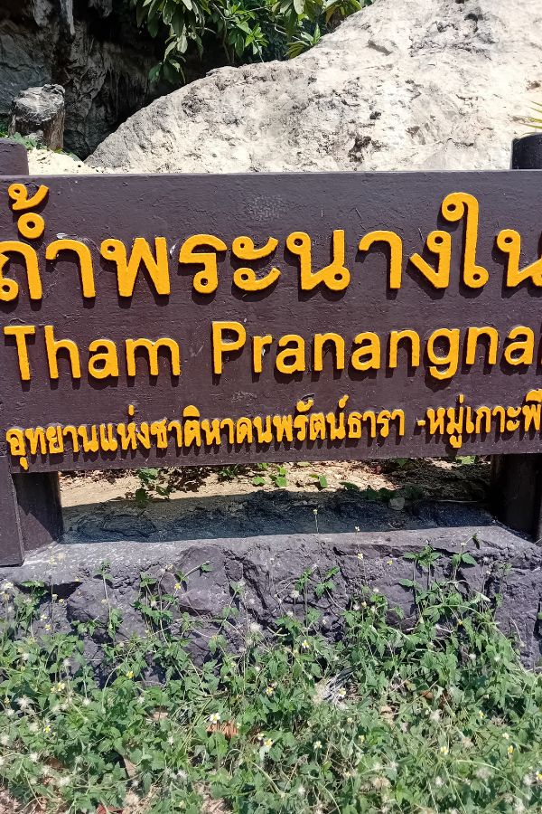 Sign at the Entrance for Diamond Cave