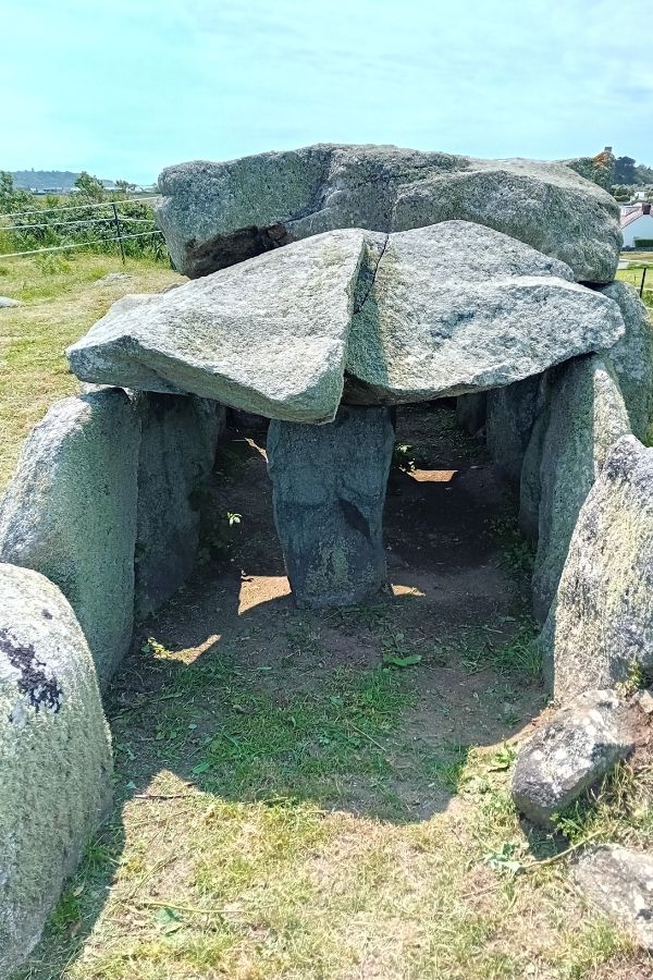 Le Trepied long barrow site