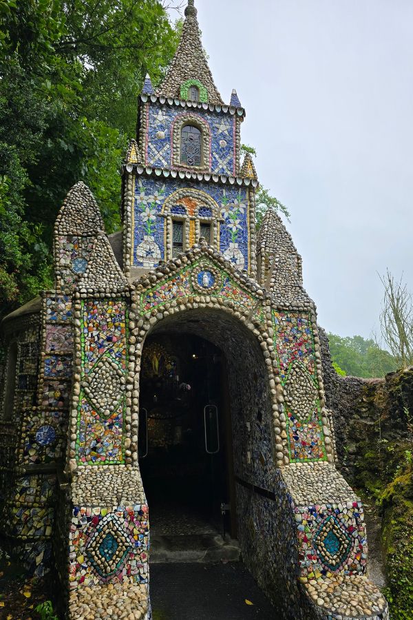 The outside of the Little Chapel