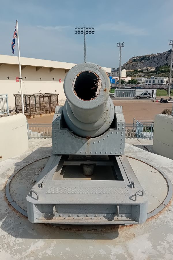 A cannon ready to protecct