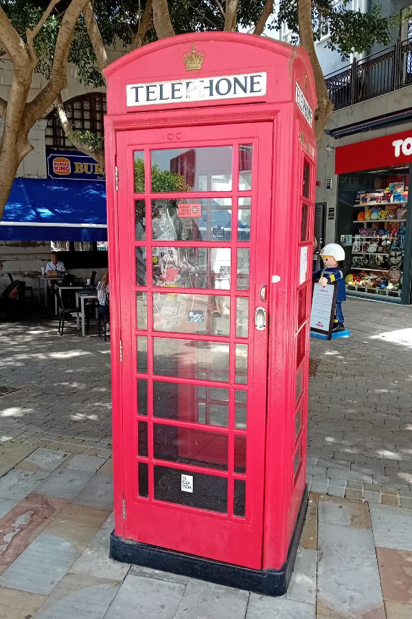 Old red phone box