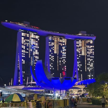 Marina Bay Sands and the "Lotus" building (ArtScience Museum)