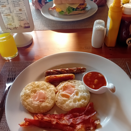 Fresh cooked breakfasts as well as buffet options