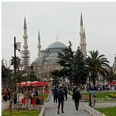 Crowds heading to the Blue Mosque